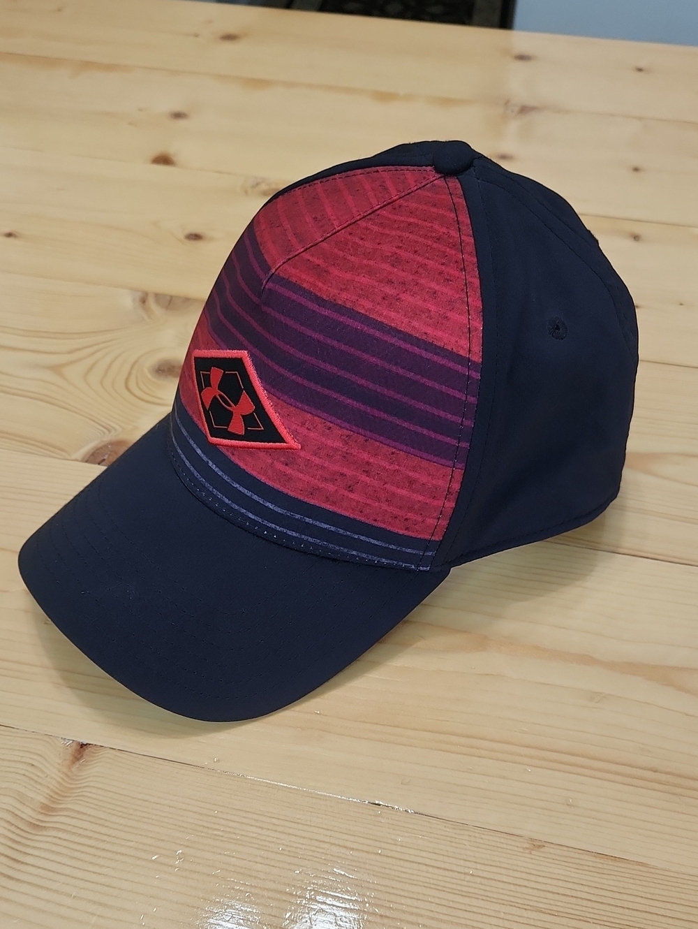 Under Armour Men’s Diamond Stripe Flexfit Hat Cap Red Black L XL